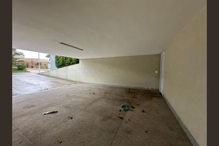 Casa de condomínio para alugar com 470m², 4 quartos e 4 vagas Casa de condomínio para alugar com 470m², 4 quartos e 4 vagasGaragem
