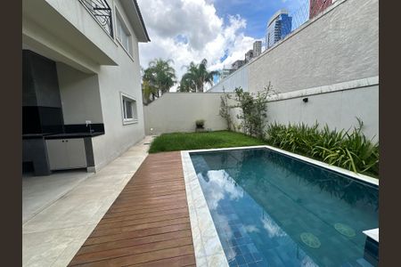 Casa de condomínio para alugar com 470m², 4 quartos e 4 vagas Casa de condomínio para alugar com 470m², 4 quartos e 4 vagasPiscina