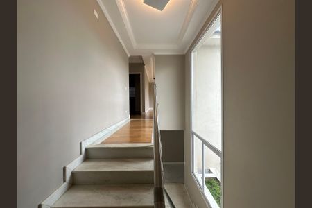 Casa de condomínio para alugar com 470m², 4 quartos e 4 vagas Casa de condomínio para alugar com 470m², 4 quartos e 4 vagasEscada