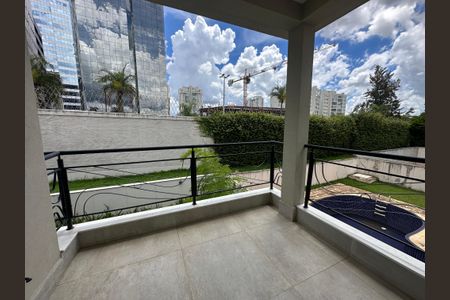 Casa de condomínio para alugar com 470m², 4 quartos e 4 vagas Casa de condomínio para alugar com 470m², 4 quartos e 4 vagasSacada Suíte 4