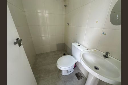 Casa de condomínio para alugar com 470m², 4 quartos e 4 vagas Casa de condomínio para alugar com 470m², 4 quartos e 4 vagasBanheiro de serviço