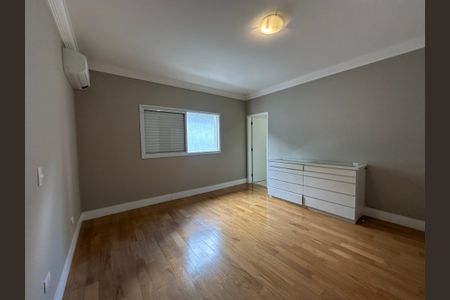 Casa de condomínio para alugar com 470m², 4 quartos e 4 vagas Casa de condomínio para alugar com 470m², 4 quartos e 4 vagasSuíte 2