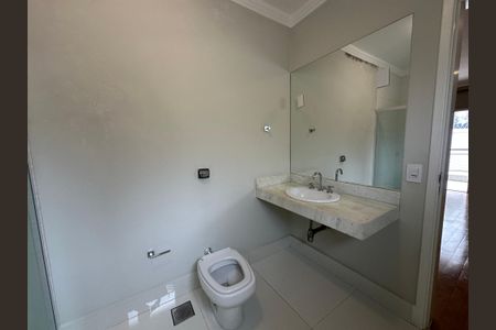 Casa de condomínio para alugar com 470m², 4 quartos e 4 vagas Casa de condomínio para alugar com 470m², 4 quartos e 4 vagasBanheiro da Suíte 4