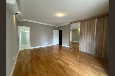 Casa de condomínio para alugar com 470m², 4 quartos e 4 vagas Casa de condomínio para alugar com 470m², 4 quartos e 4 vagasSuíte 4