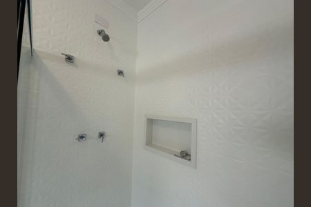 Casa de condomínio para alugar com 470m², 4 quartos e 4 vagas Casa de condomínio para alugar com 470m², 4 quartos e 4 vagasBanheiro da Suíte 3