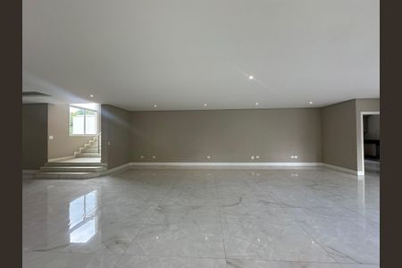 Casa de condomínio para alugar com 470m², 4 quartos e 4 vagas Casa de condomínio para alugar com 470m², 4 quartos e 4 vagasSala