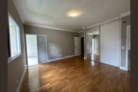 Casa de condomínio para alugar com 470m², 4 quartos e 4 vagas Casa de condomínio para alugar com 470m², 4 quartos e 4 vagasSuíte 3