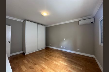 Casa de condomínio para alugar com 470m², 4 quartos e 4 vagas Casa de condomínio para alugar com 470m², 4 quartos e 4 vagasSuíte 2