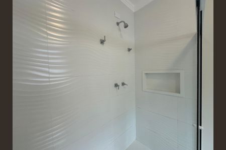 Casa de condomínio para alugar com 470m², 4 quartos e 4 vagas Casa de condomínio para alugar com 470m², 4 quartos e 4 vagasBanheiro da Suíte 2