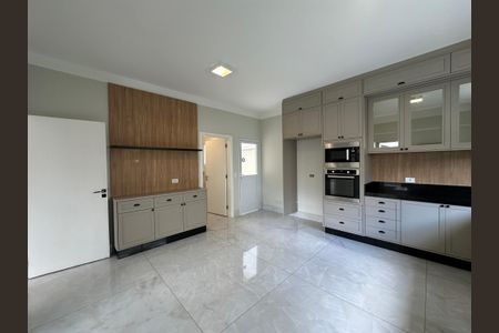 Casa de condomínio para alugar com 470m², 4 quartos e 4 vagas Casa de condomínio para alugar com 470m², 4 quartos e 4 vagasCozinha