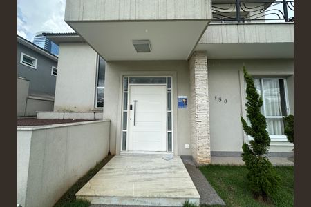 Casa de condomínio para alugar com 470m², 4 quartos e 4 vagas Casa de condomínio para alugar com 470m², 4 quartos e 4 vagasFachada