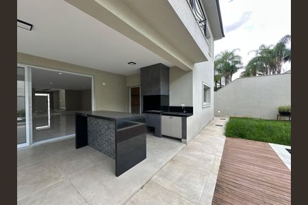 Casa de condomínio para alugar com 470m², 4 quartos e 4 vagas Casa de condomínio para alugar com 470m², 4 quartos e 4 vagasChurrasqueira