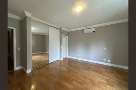 Casa de condomínio para alugar com 470m², 4 quartos e 4 vagas Casa de condomínio para alugar com 470m², 4 quartos e 4 vagasSuíte 3