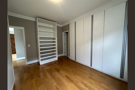 Casa de condomínio para alugar com 470m², 4 quartos e 4 vagas Casa de condomínio para alugar com 470m², 4 quartos e 4 vagasSuíte 1