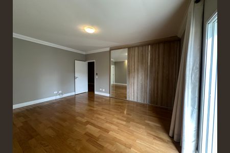 Casa de condomínio para alugar com 470m², 4 quartos e 4 vagas Casa de condomínio para alugar com 470m², 4 quartos e 4 vagasSuíte 4