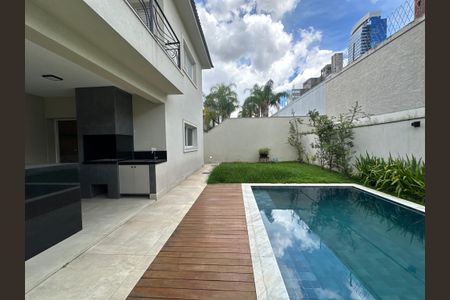 Casa de condomínio para alugar com 470m², 4 quartos e 4 vagas Casa de condomínio para alugar com 470m², 4 quartos e 4 vagasPiscina