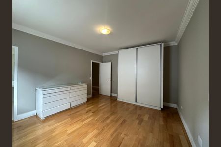 Casa de condomínio para alugar com 470m², 4 quartos e 4 vagas Casa de condomínio para alugar com 470m², 4 quartos e 4 vagasSuíte 2