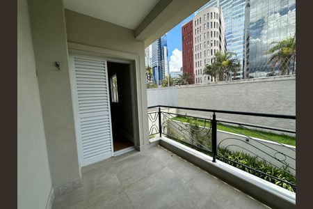 Casa de condomínio para alugar com 470m², 4 quartos e 4 vagas Casa de condomínio para alugar com 470m², 4 quartos e 4 vagasSacada Suíte 3