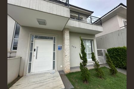 Casa de condomínio para alugar com 470m², 4 quartos e 4 vagas Casa de condomínio para alugar com 470m², 4 quartos e 4 vagasFachada