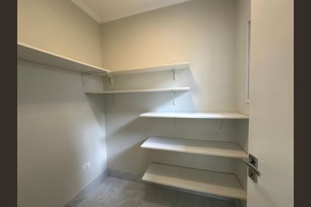 Casa de condomínio para alugar com 470m², 4 quartos e 4 vagas Casa de condomínio para alugar com 470m², 4 quartos e 4 vagasDespensa