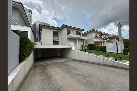 Casa de condomínio para alugar com 470m², 4 quartos e 4 vagas Casa de condomínio para alugar com 470m², 4 quartos e 4 vagasGaragem