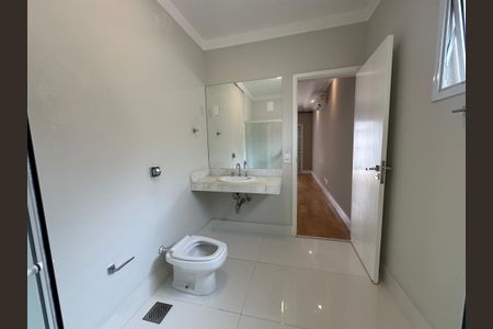 Casa de condomínio para alugar com 470m², 4 quartos e 4 vagas Casa de condomínio para alugar com 470m², 4 quartos e 4 vagasBanheiro da Suíte 4