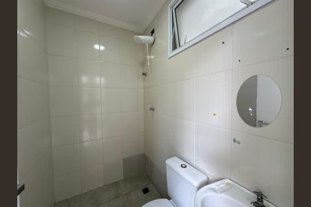 Casa de condomínio para alugar com 470m², 4 quartos e 4 vagas Casa de condomínio para alugar com 470m², 4 quartos e 4 vagasBanheiro de serviço