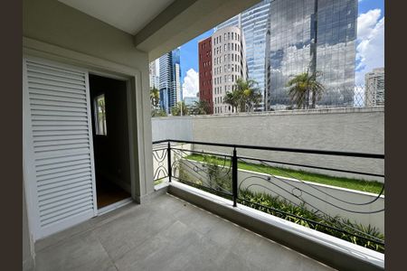 Casa de condomínio para alugar com 470m², 4 quartos e 4 vagas Casa de condomínio para alugar com 470m², 4 quartos e 4 vagasSacada Suíte 3