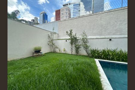 Casa de condomínio para alugar com 470m², 4 quartos e 4 vagas Casa de condomínio para alugar com 470m², 4 quartos e 4 vagasQuintal