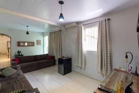 Casa à venda com 151m², 2 quartos e 2 vagasSala