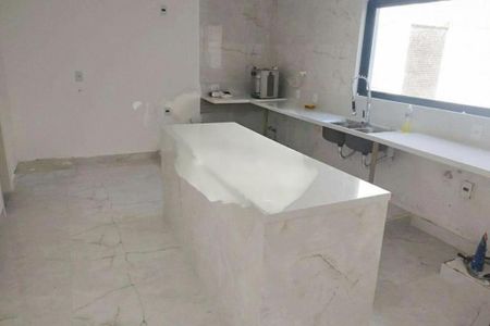 Casa de condomínio à venda com 350m², 4 quartos e 3 vagas