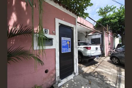 Casa à venda com 358m², 2 quartos e 1 vaga Casa à venda com 358m², 2 quartos e 1 vagaFachada