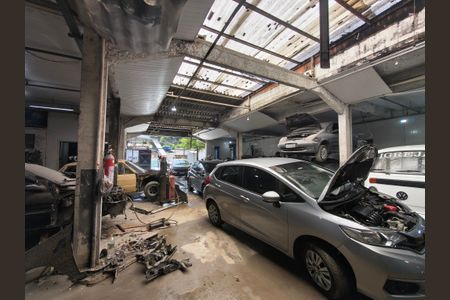 Casa à venda com 358m², 2 quartos e 1 vaga Casa à venda com 358m², 2 quartos e 1 vagaÁrea comum