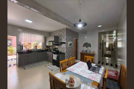 Casa à venda com 358m², 2 quartos e 1 vaga Casa à venda com 358m², 2 quartos e 1 vagaCozinha