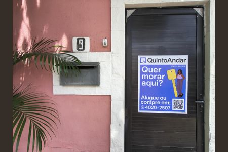 Casa à venda com 358m², 2 quartos e 1 vaga Casa à venda com 358m², 2 quartos e 1 vagaFachada