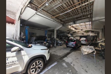 Casa à venda com 358m², 2 quartos e 1 vaga Casa à venda com 358m², 2 quartos e 1 vagaÁrea comum