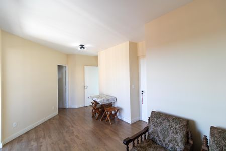 Apartamento à venda com 75m², 2 quartos e 1 vaga Apartamento à venda com 75m², 2 quartos e 1 vagaSalas