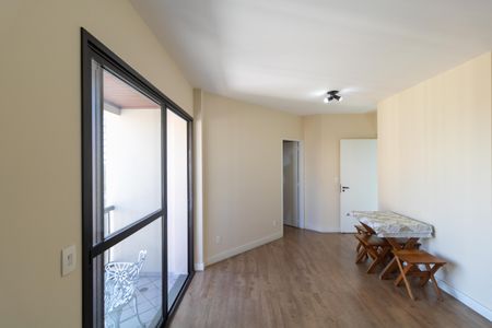 Apartamento à venda com 75m², 2 quartos e 1 vaga Apartamento à venda com 75m², 2 quartos e 1 vagaSalas