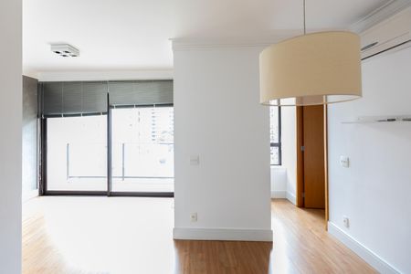 Sala de apartamento à venda com 1 quarto, 57m² em Cambuí, Campinas