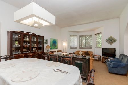 Casa para alugar com 950m², 3 quartos e 3 vagasSala