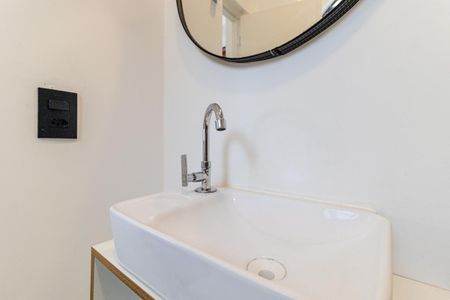 Banheiro de kitnet/studio para alugar com 1 quarto, 28m² em Campos Elíseos, São Paulo