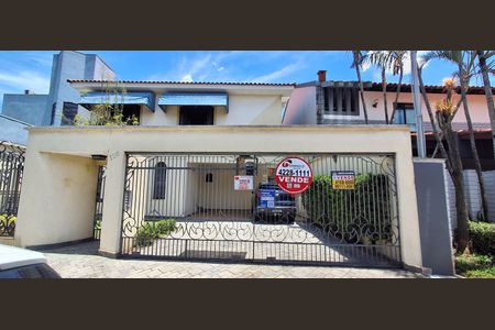 Casa à venda com 120m², 4 quartos e 4 vagasFachada 