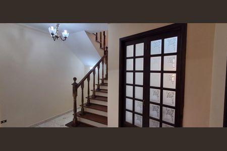 Casa à venda com 120m², 4 quartos e 4 vagasEscada