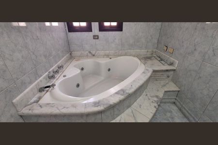 Casa à venda com 120m², 4 quartos e 4 vagasBanheiro Suíte 3