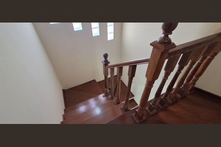 Casa à venda com 120m², 4 quartos e 4 vagasEscada