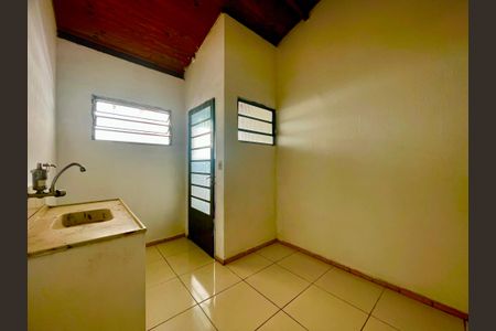 Sala cozinha de kitnet/studio para alugar com 1 quarto, 34m² em Jardim Cocaia, Guarulhos