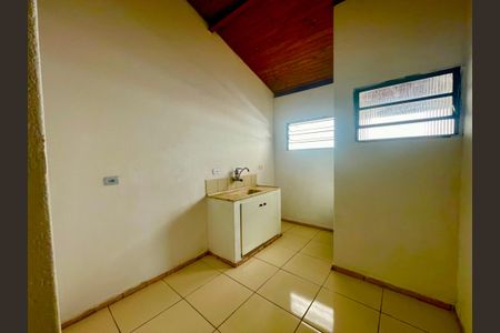 Sala cozinha de kitnet/studio para alugar com 1 quarto, 34m² em Jardim Cocaia, Guarulhos
