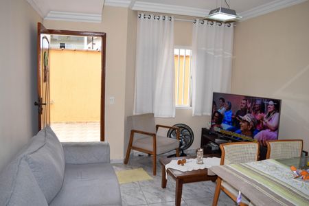 Casa de condomínio à venda com 114m², 2 quartos e 2 vagasSala