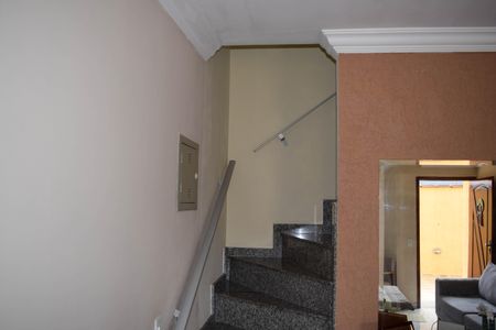 Casa de condomínio à venda com 114m², 2 quartos e 2 vagasEscada