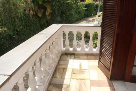 Casa de condomínio para alugar com 400m², 5 quartos e 4 vagasVaranda Quarto de Serviço